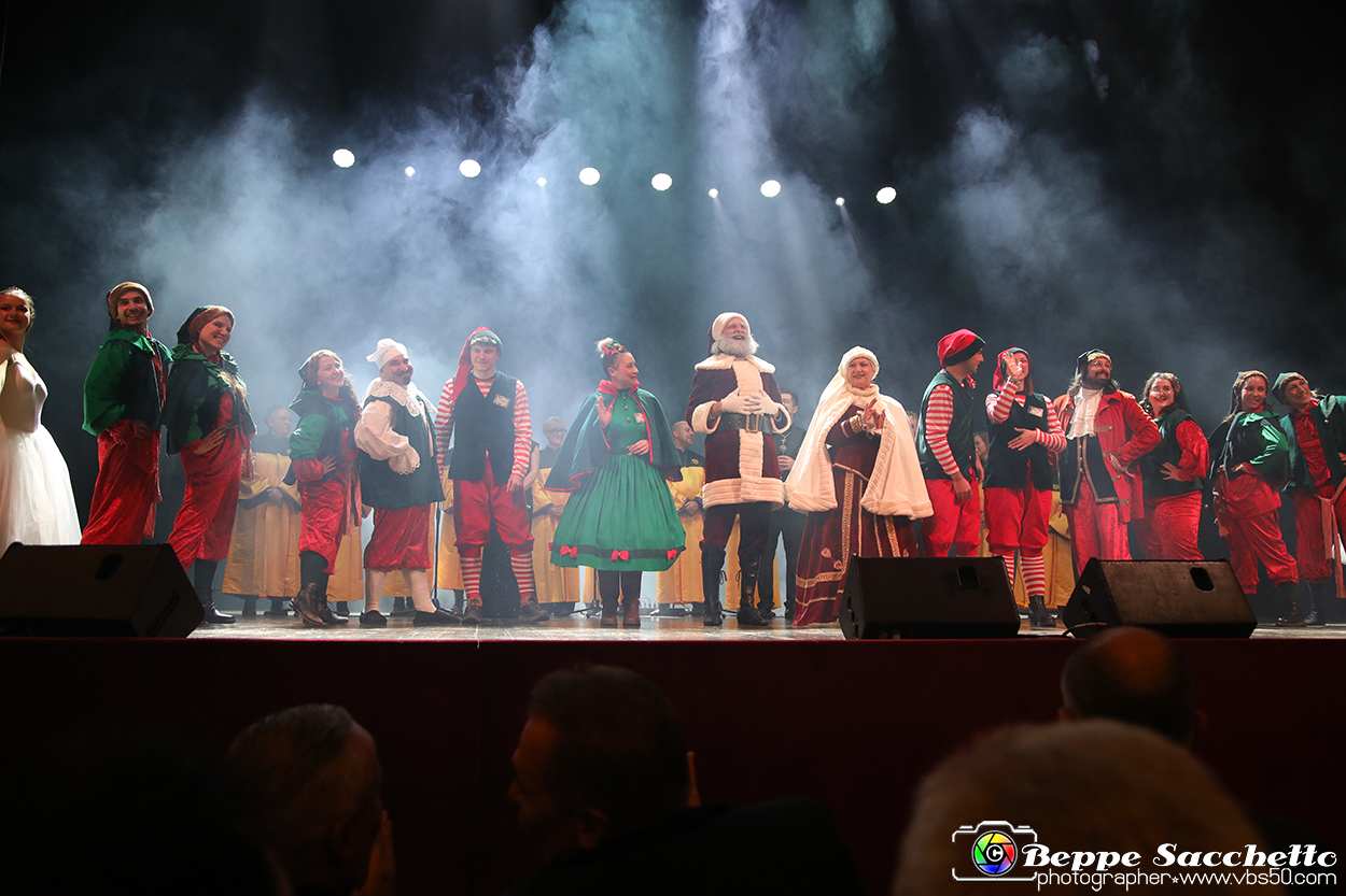 VBS_4231 - Il Magico Paese di Natale 2024 - Spettacolo di Inaugurazione al Teatro Alfieri.jpg